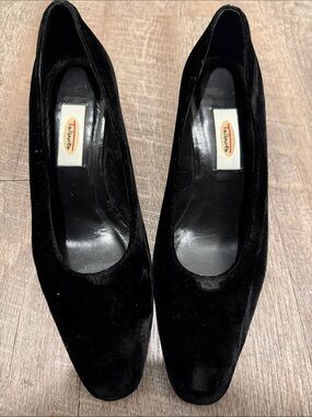 Vintage Talbots Black Velvet Pumps Vero Cuoio Leather Sole